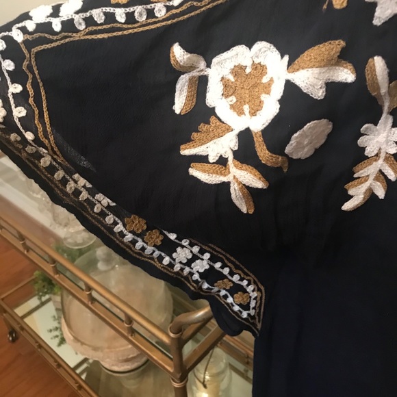 Beautiful embroidered Kimono - Picture 3 of 4